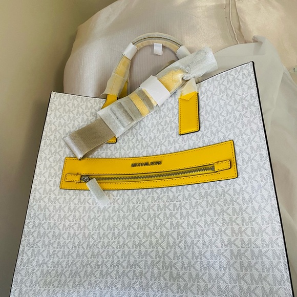 Michael Kors Kenly Tote Bag - Picture 2 of 6